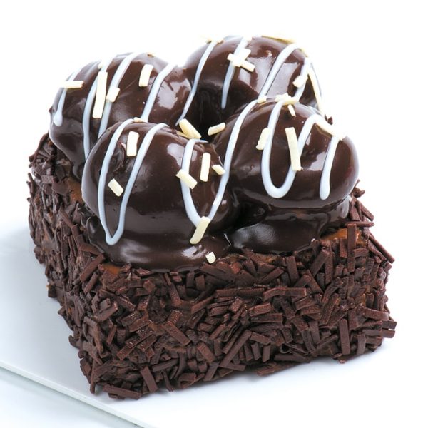 Profiterollü Çikolatalı Pasta