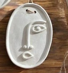 Askılı Soyut Yüz 1